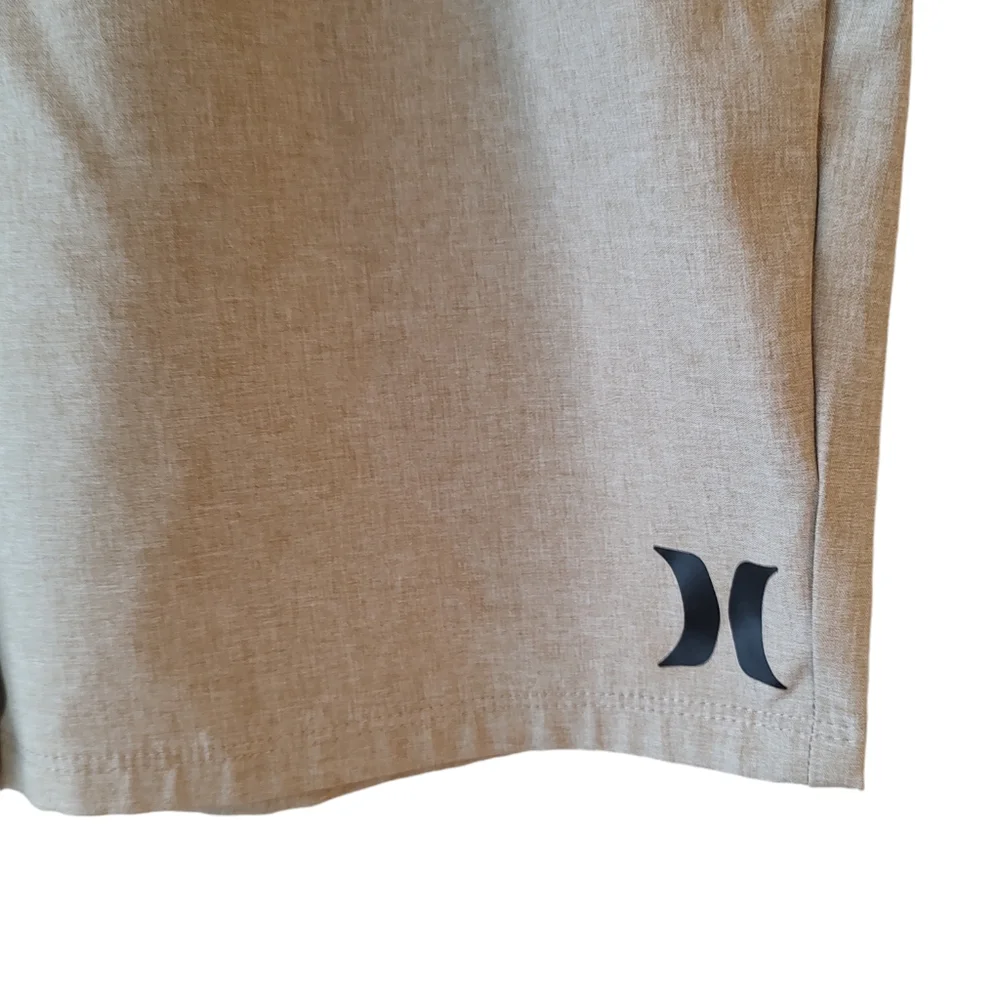 Hurley Tan and Black Shorts Size Large